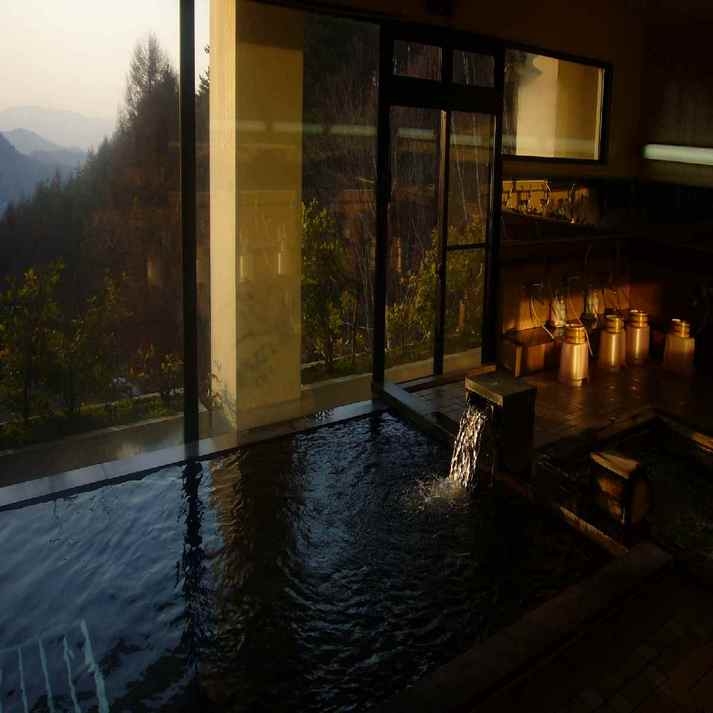 「訳ありプラン」ゴールデンウイークにお得なお値段！別館で過ごす90分飲み放題+バイキングプラン