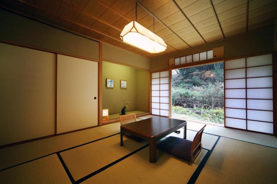 Separate Japanese and Western rooms along the river