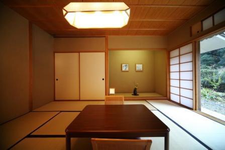 Japanese-Western style room (Japanese-style room) away from the river