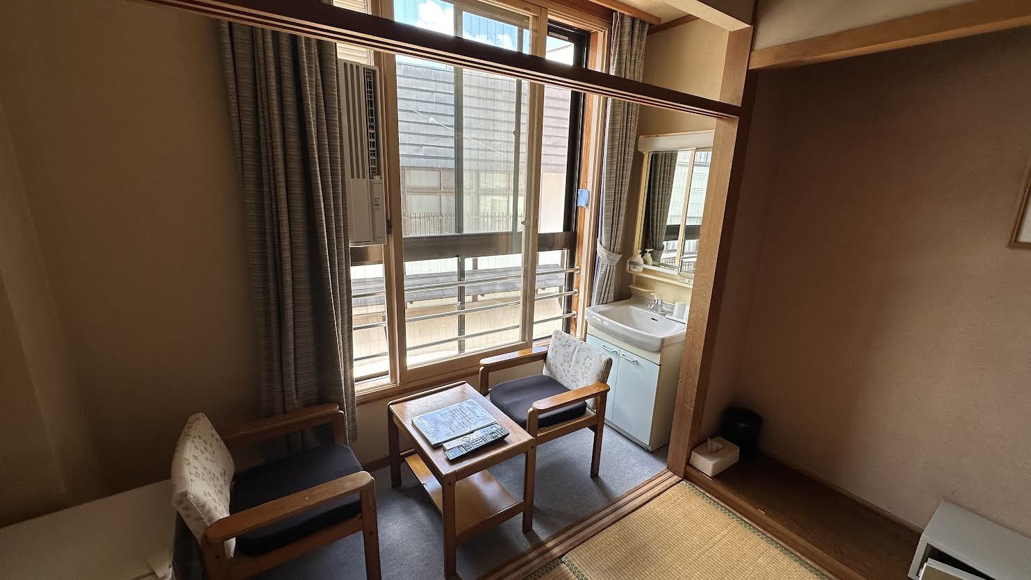 6畳和室です　ごゆっくりお過ごしください