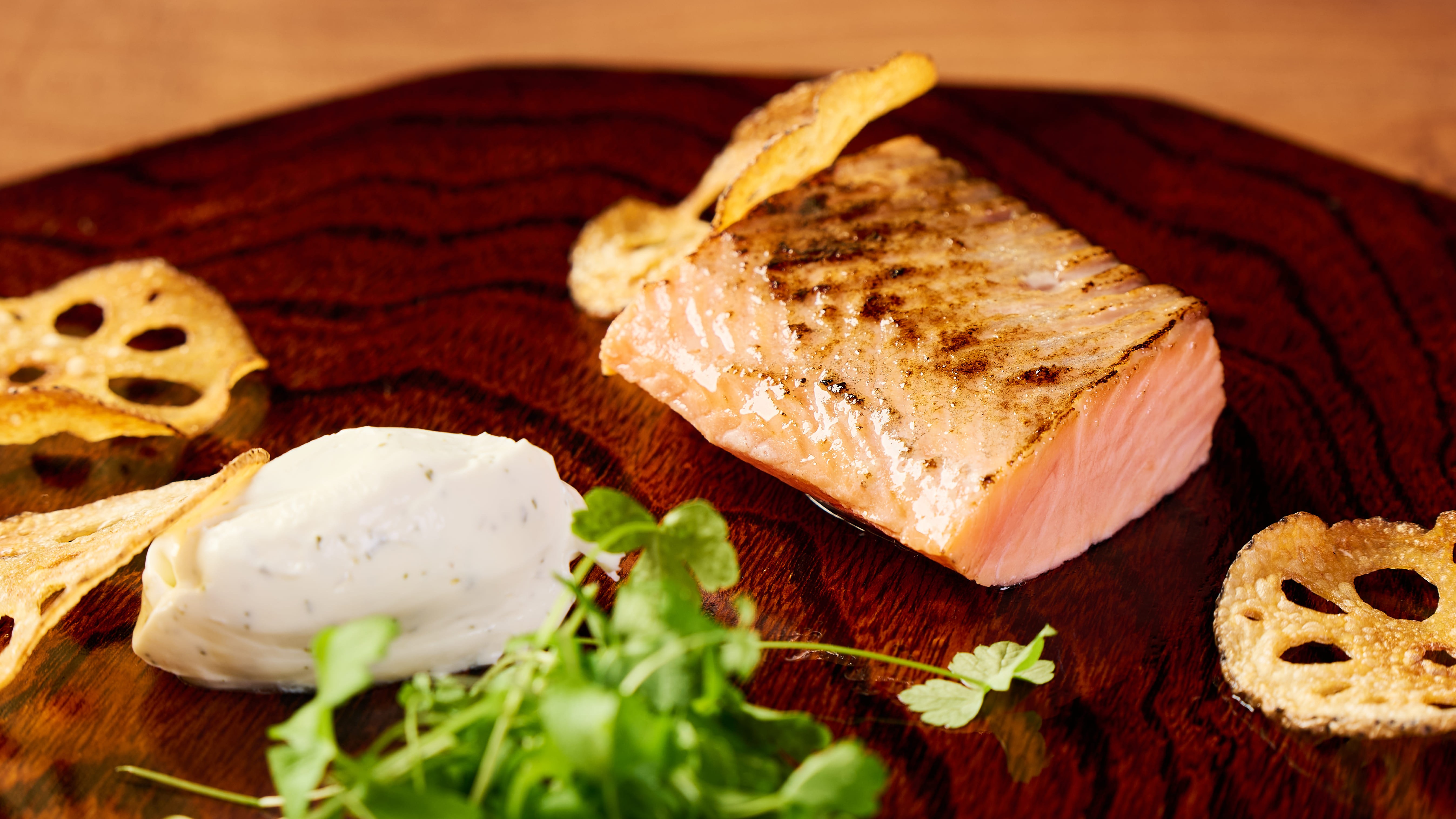 【和フレンチ懐石（春）】～石川県産サーモンのコンフィ～