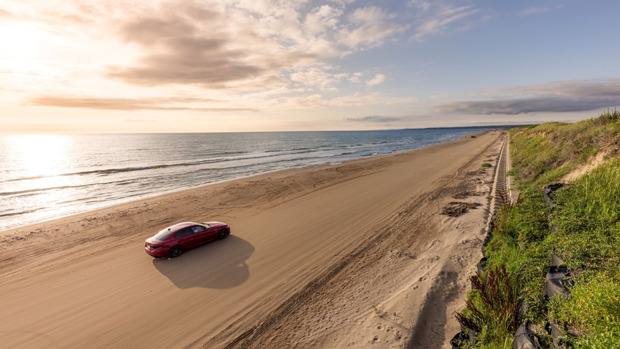 【周辺観光】千里浜なぎさドライブウェイ：車で走れる砂浜！海沿いを快適にドライブ（お車90分）