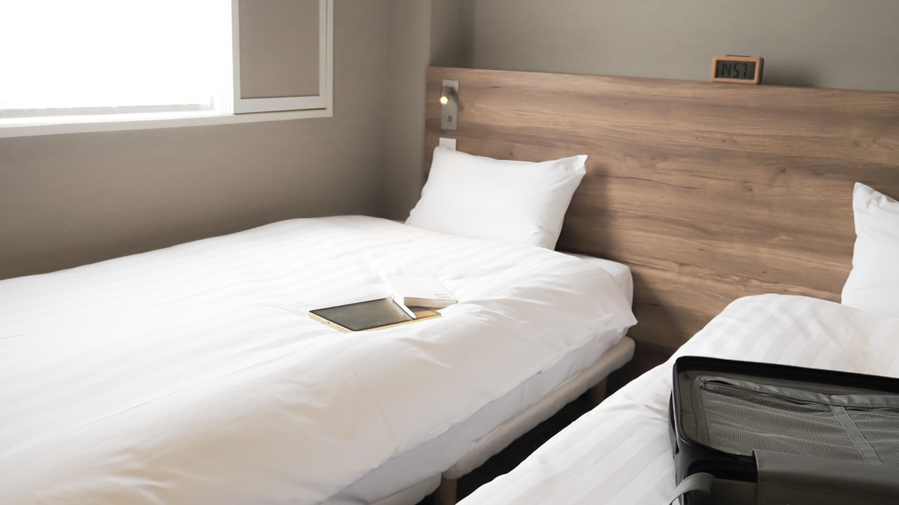 【独立バス・洗面】24平米 広々ツインをシングル利用で快適に（素泊まり）