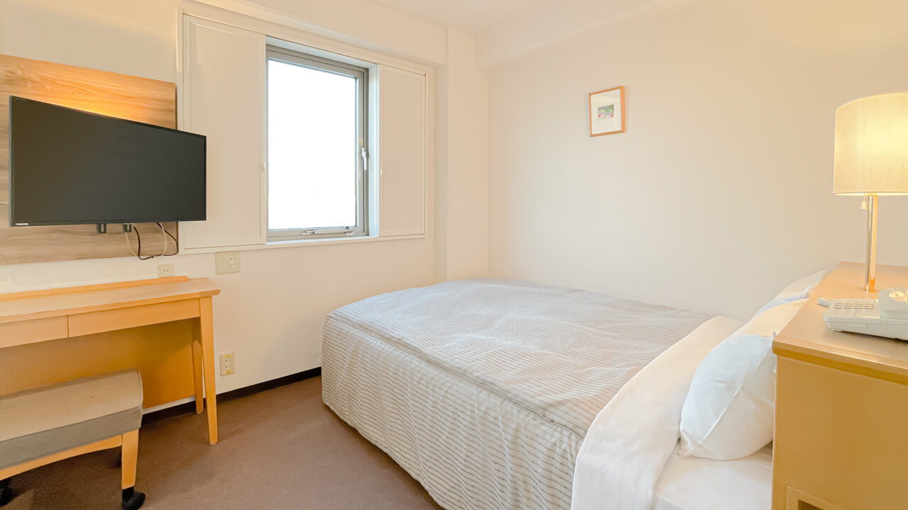 デラックスシングル 15平米 ベッド幅：140cm