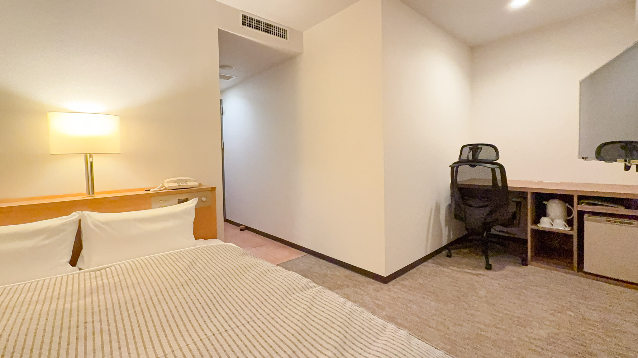 【禁煙】デラックスシングル【140cm幅ダブルベッド１台】