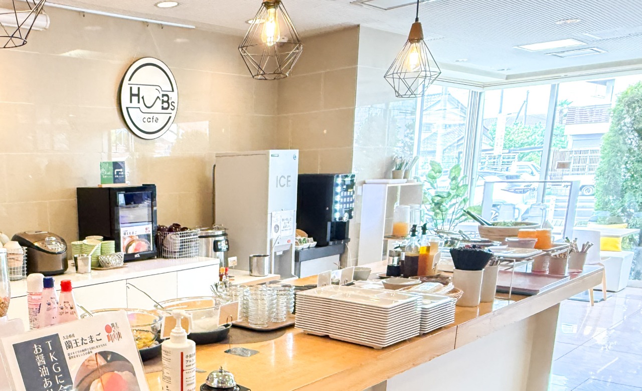 朝食ビュッフェは朝6時スタート　名物は濃厚TKGとあっさり角煮！具沢山お味噌汁もどうぞ！