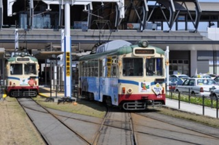 高知駅前とさでん交通の電車