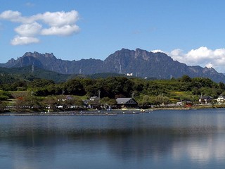 丹生湖と妙義山