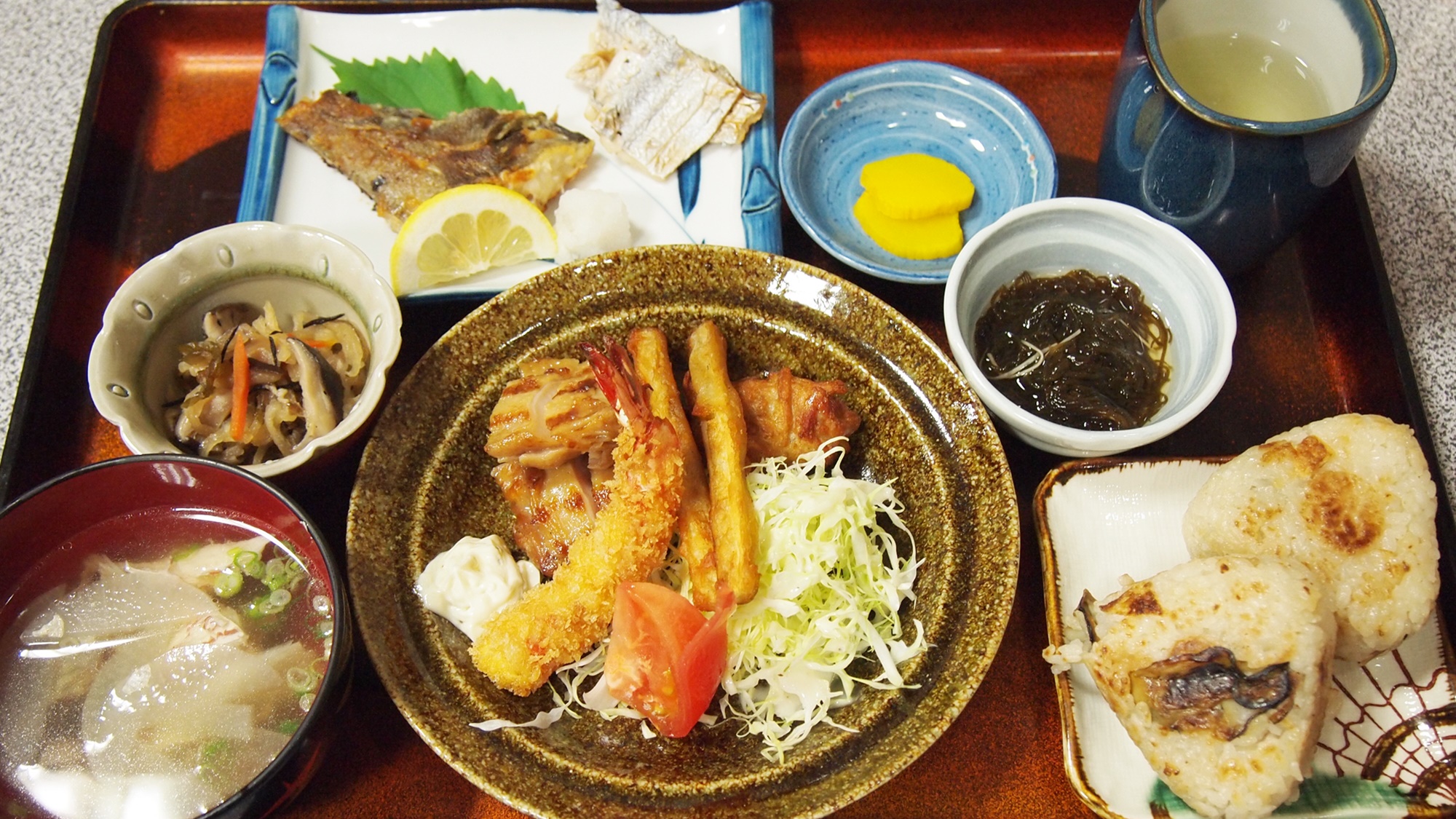 *【料理】夕食一例でございます。地元食材を堪能してください。