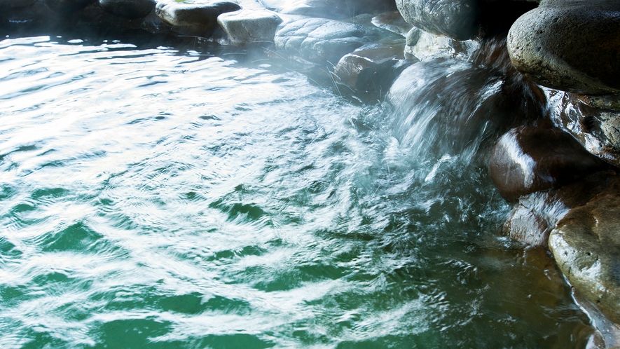 海を望む天然温泉の露天風呂