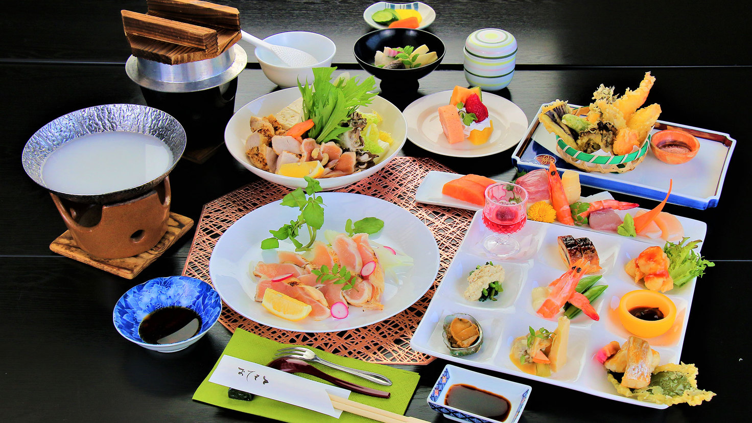 【古処鶏コース】水炊き＆たたきの鍋会席とサウナ満喫（1泊2食）◆大衆演劇観覧付