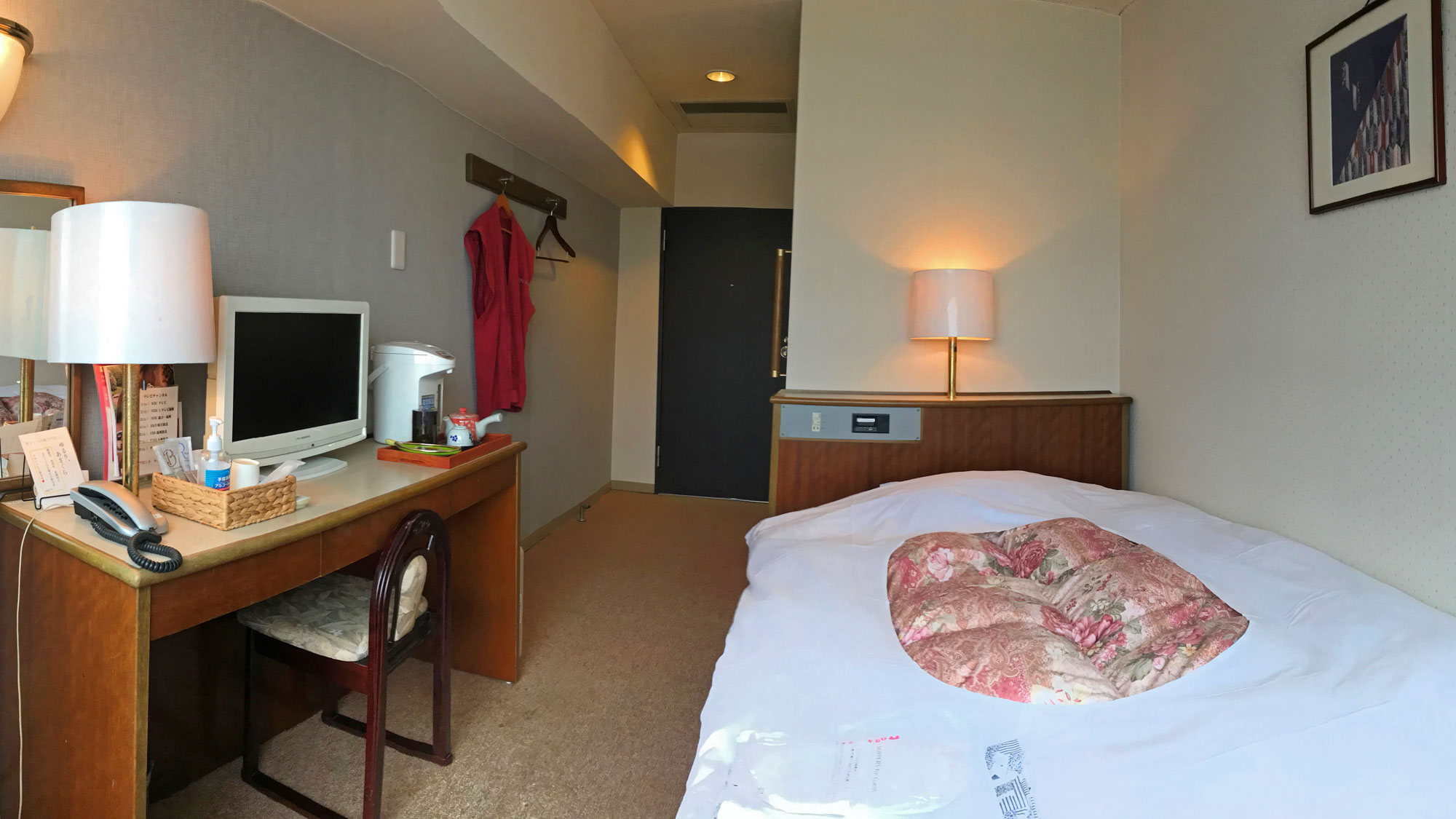 本館のシングルルーム☆お風呂やコーヒーサービスをご利用いただき、ごゆっくりお過ごし下さい♪