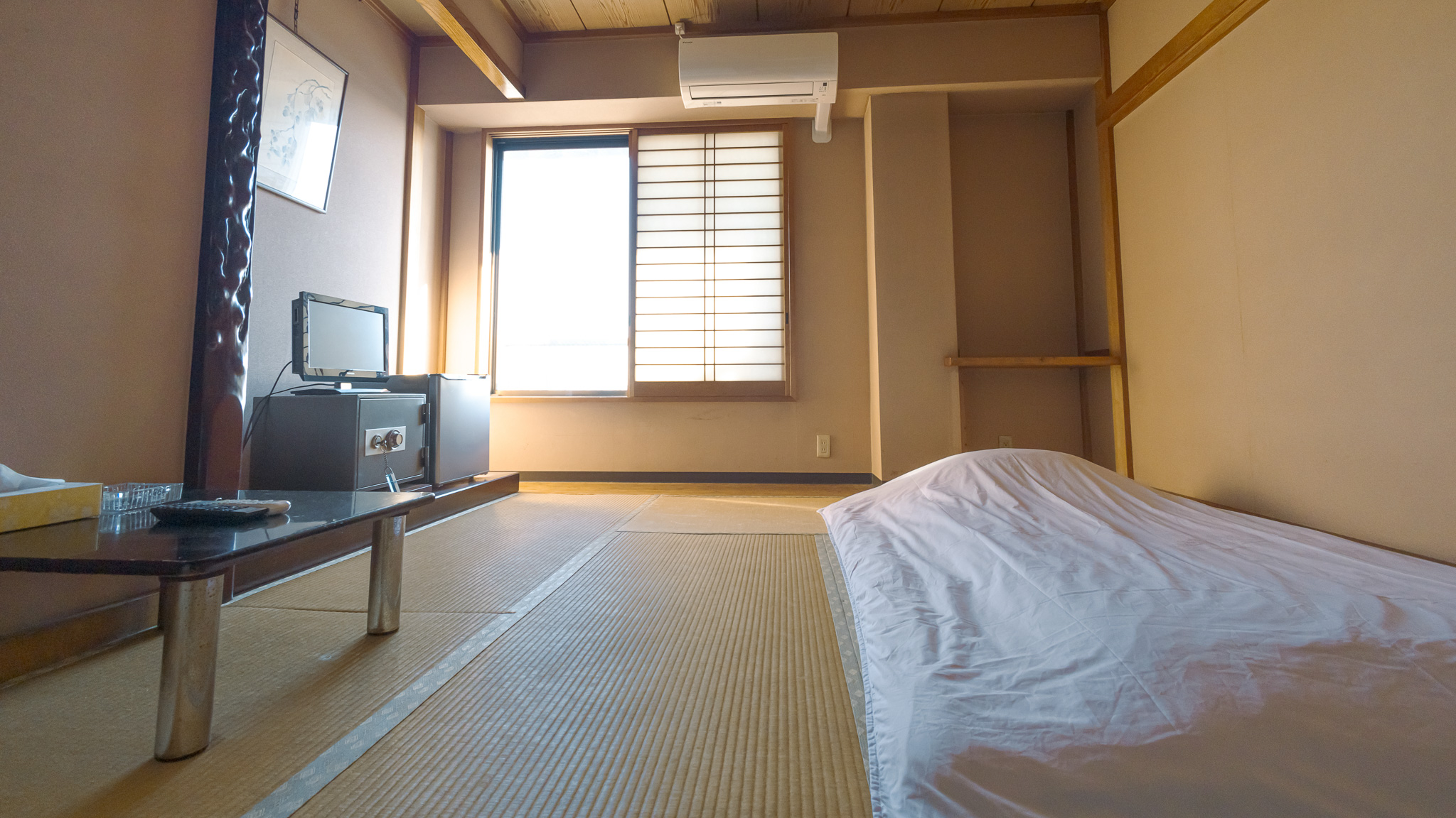 *和室一例/様々なお部屋をご用意しています。どこに泊まれるかはご来館時のお楽しみ。