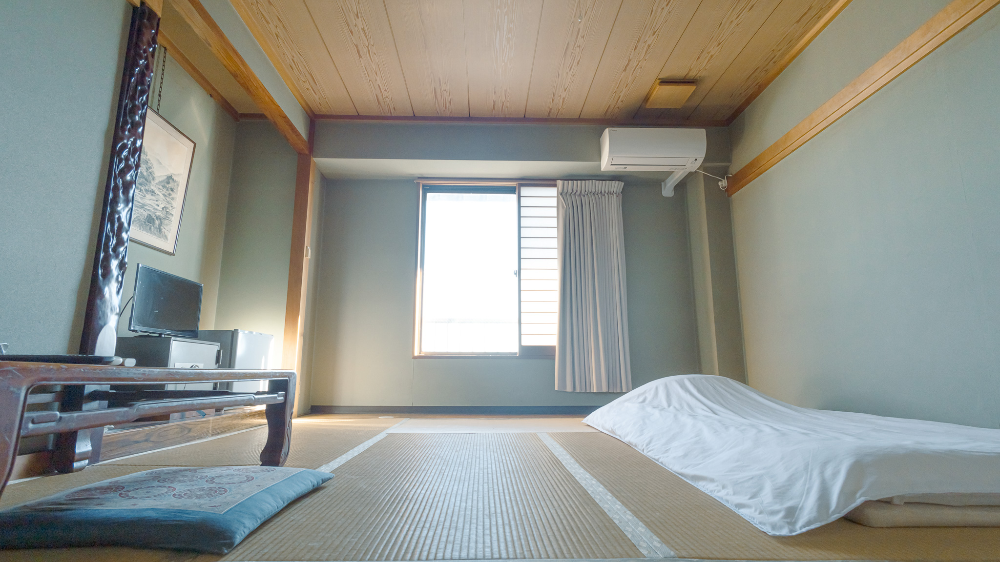 *和室一例/様々なお部屋をご用意しています。どこに泊まれるかはご来館時のお楽しみ。