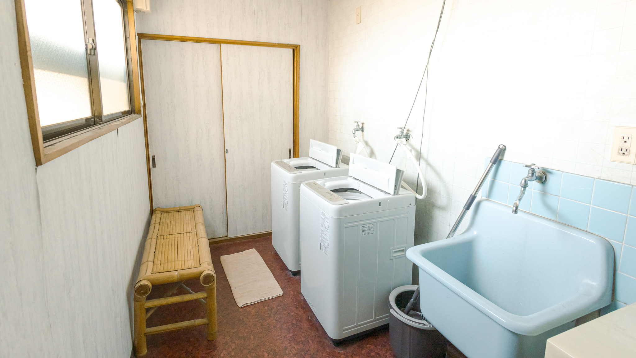 *設備一例/ビジネス利用に便利な洗濯機が2台。宿泊者様限定で無料にてご使用いただけます。