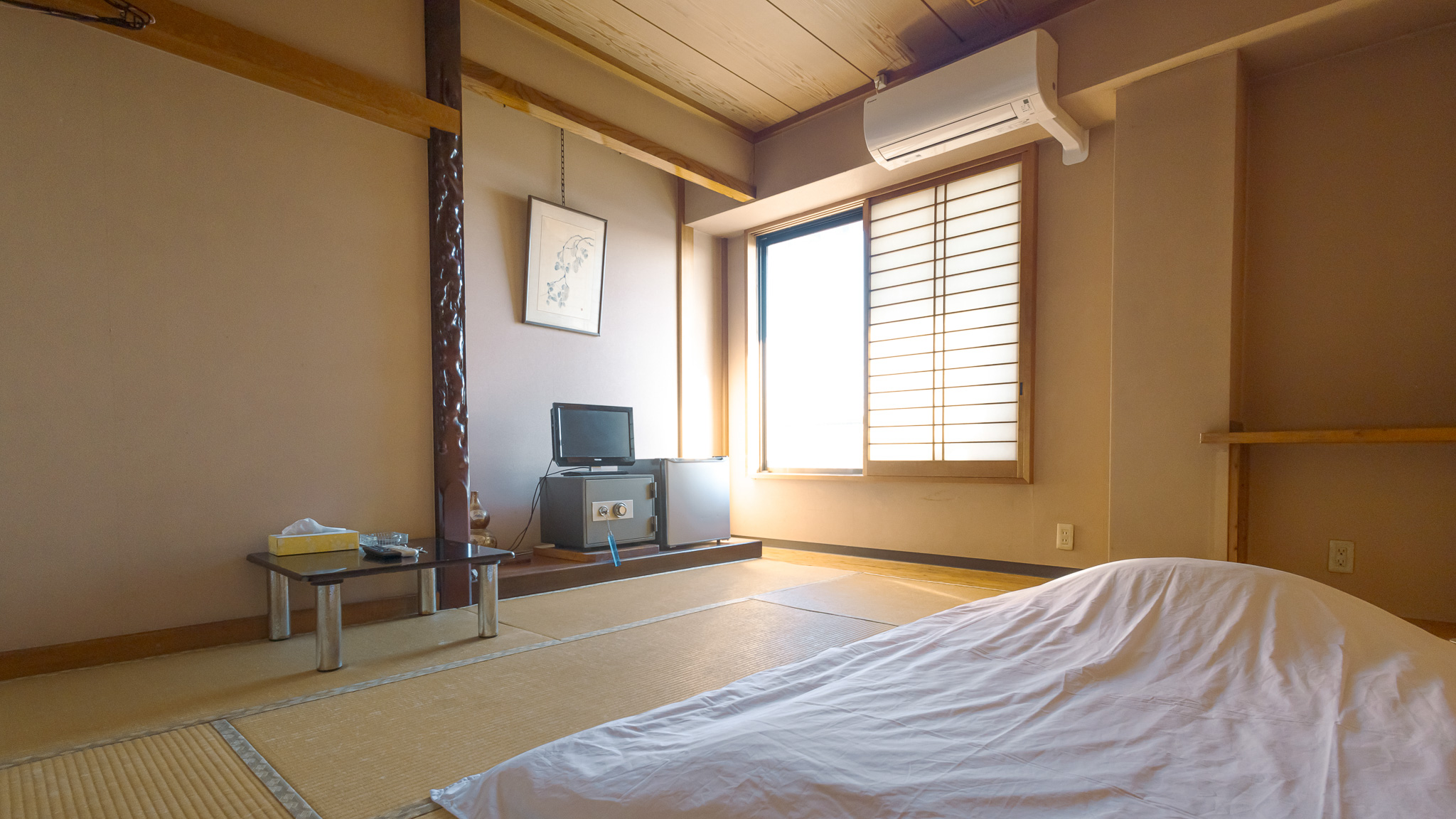 *和室一例/様々なお部屋をご用意しています。どこに泊まれるかはご来館時のお楽しみ。