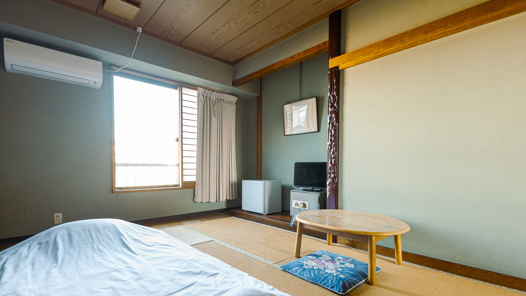 *和室一例/様々なお部屋をご用意しています。どこに泊まれるかはご来館時のお楽しみ。