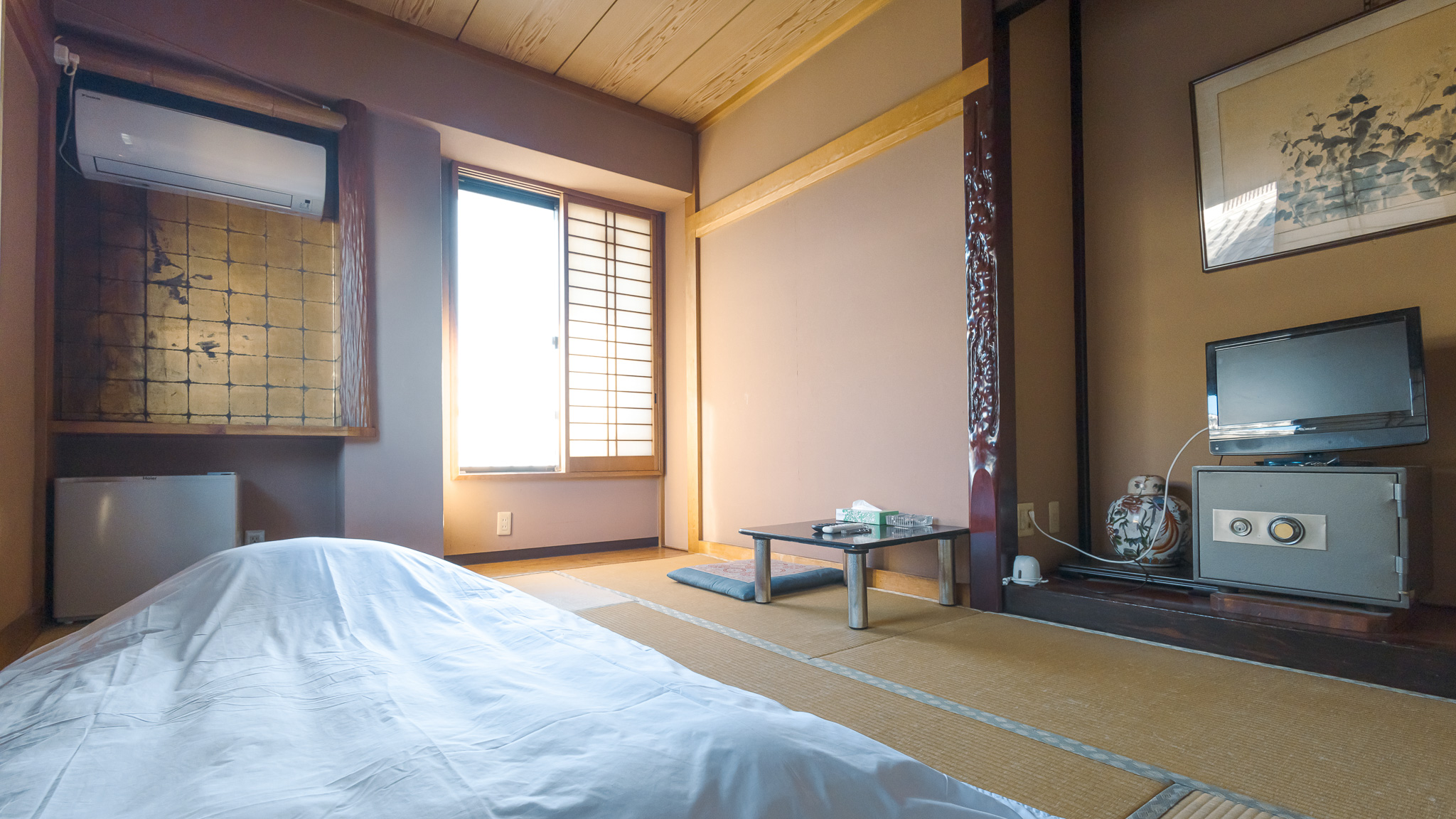 *和室一例/様々なお部屋をご用意しています。どこに泊まれるかはご来館時のお楽しみ。