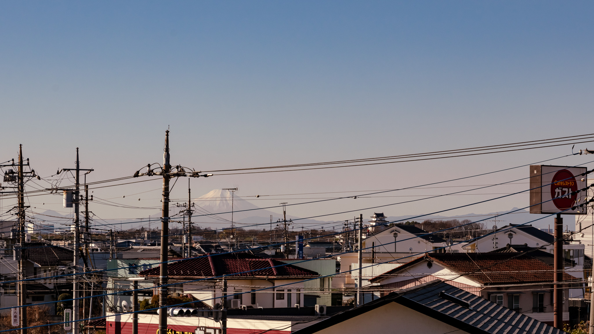 *景観一例/冬の晴れた日には、お城と富士山を望むことができます