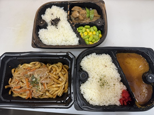 軽食（冷凍弁当）3種類の中から一つを選べます。