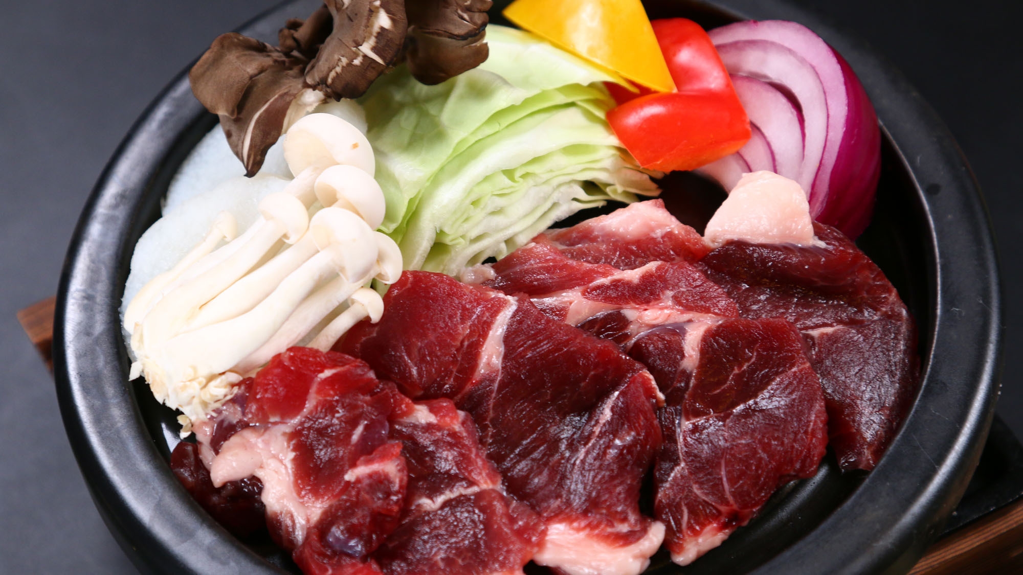 【シシ肉陶板焼き　1泊2食付】香ばしい猪肉で肉の旨味を堪能！シシ肉陶板焼き×地のもの手作り料理♪