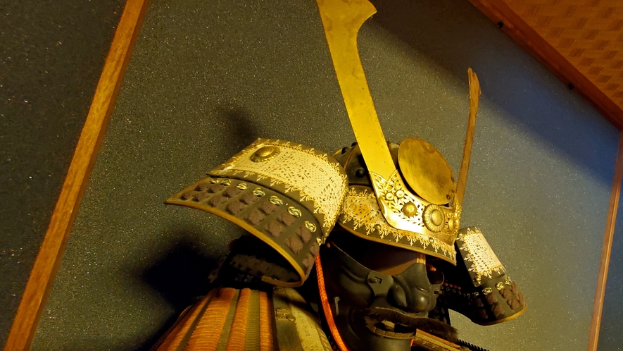 【食事処】歴史感じる鎧兜がお部屋の格式を上げてくれます
