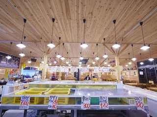 オレンジベイお隣　体験型飲食店　海鮮市場　蒸し釜や　店内