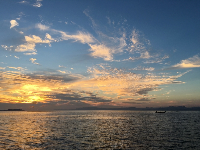 オレンジベイ裏手より♪小浜温泉は海に沈むきれいな夕日で有名です♪♪