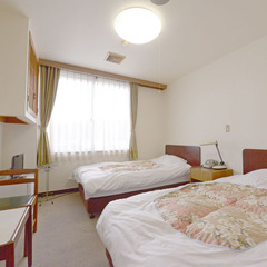 【ツイン・ユニットバス洗浄機付トイレ】ゆっくり休めるベッドタイプのお部屋です。