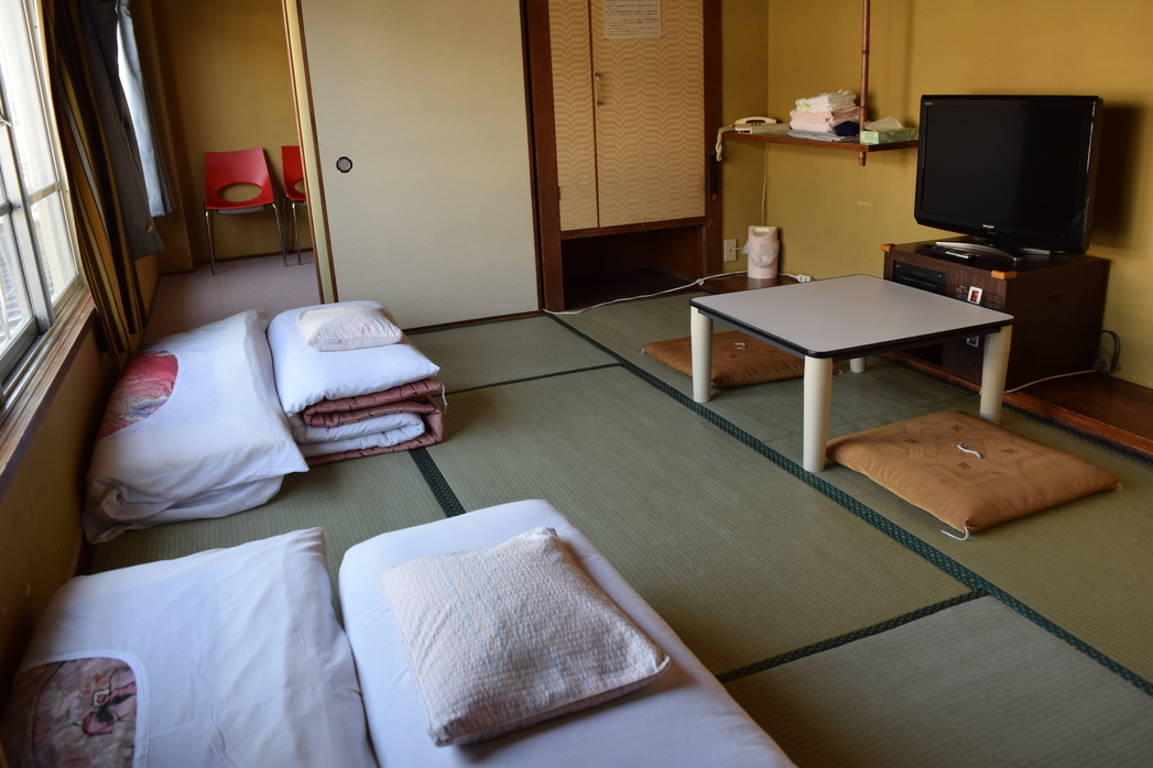 和室6畳、トイレ付 現金特価