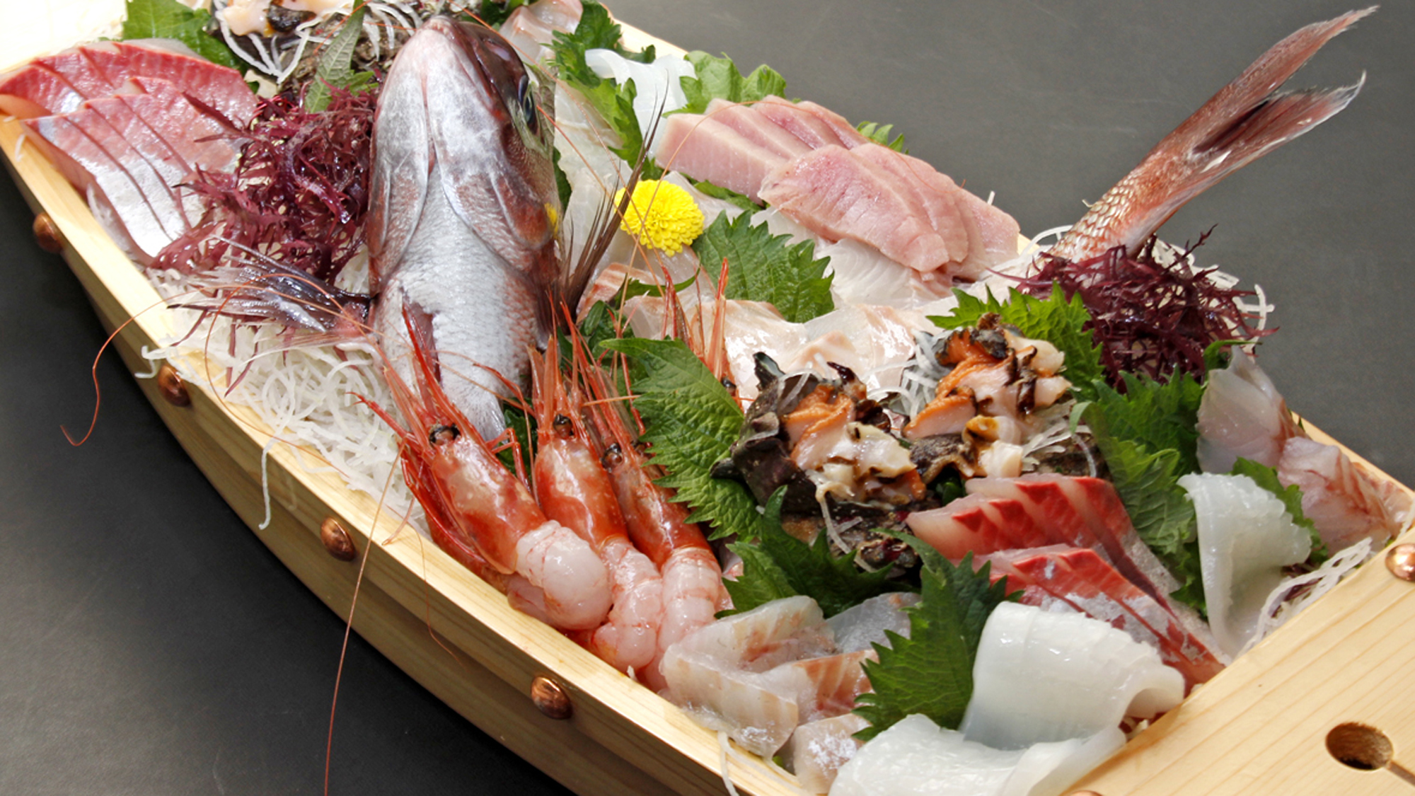 新鮮魚介の豪華船盛