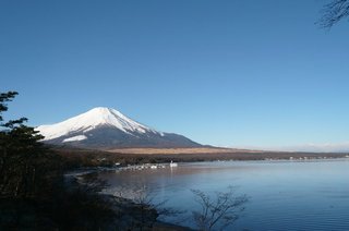 夕焼けの渚からの富士山