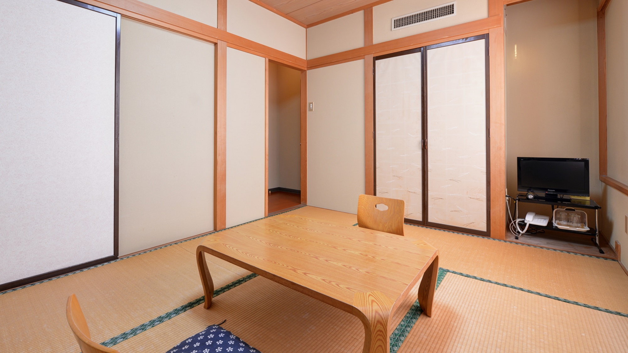 *和室6畳(トイレ付)/一人旅や湯治の旅にオススメ!心なごむ純和風のお部屋。