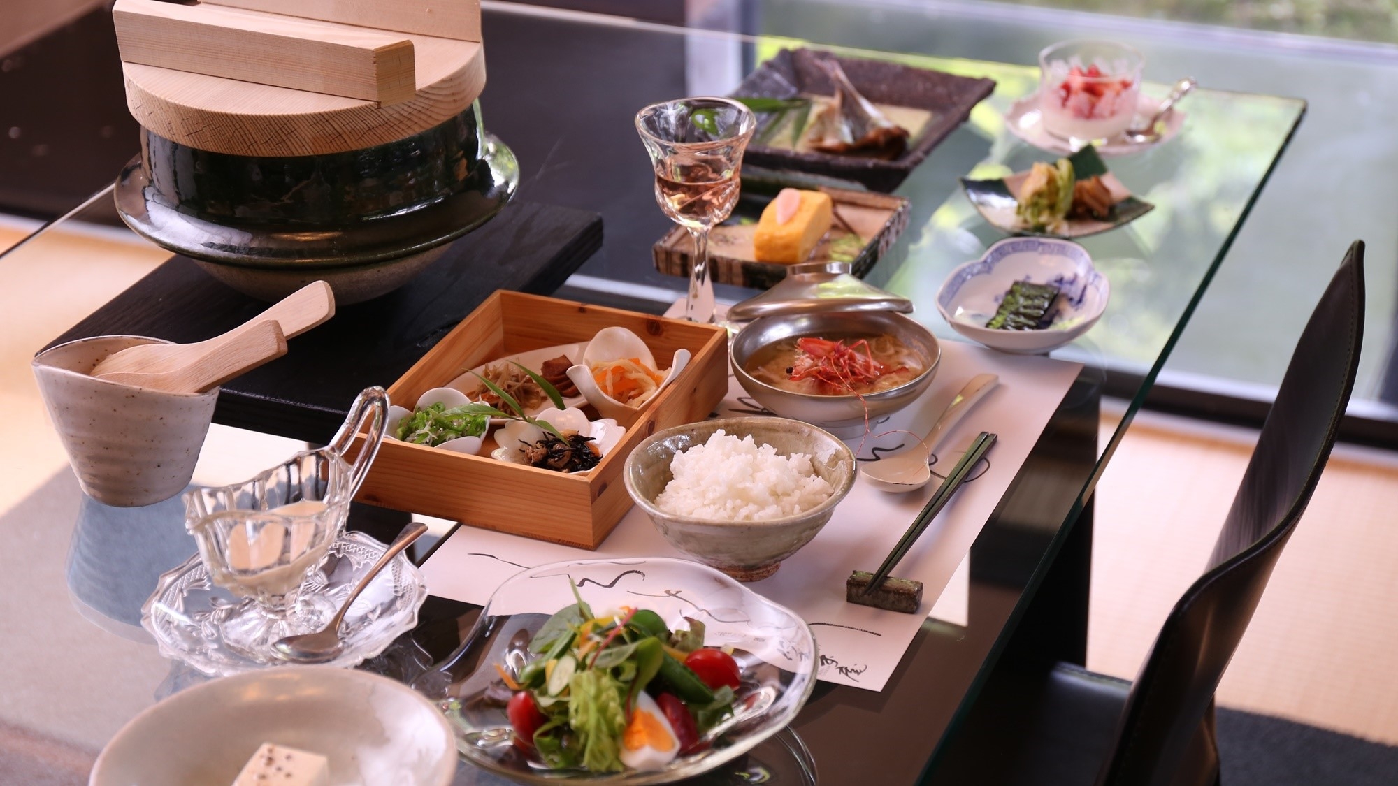 【朝食付き】〜地元食材を使った体に優しい和朝食をこだわりの器で〜＜貸切風呂付＞