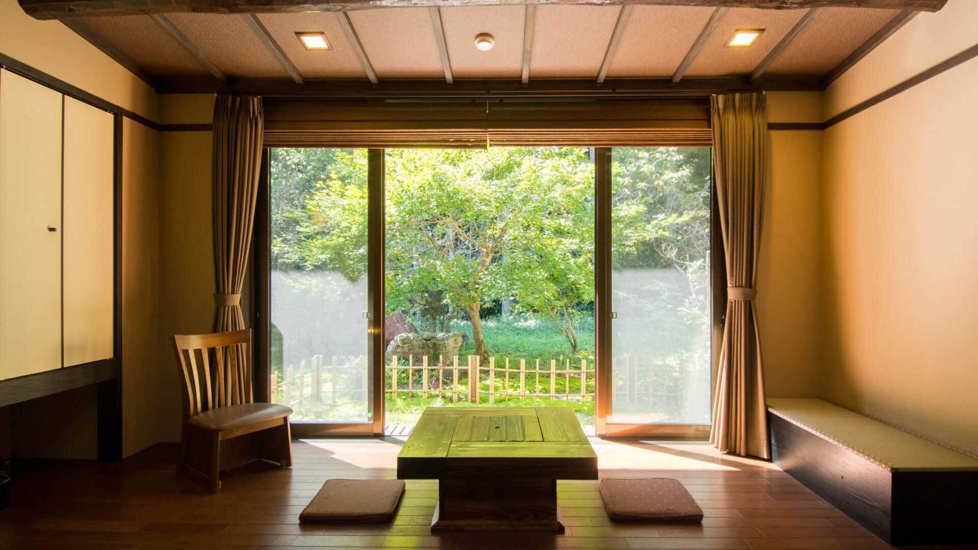 桃かほる 縁側