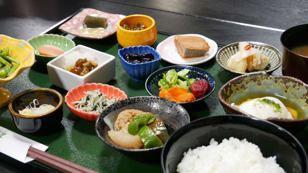 【美食を愉しむ】夕食は「新潟の海の幸と和牛コース」〜個室で過ごす晩餐〜