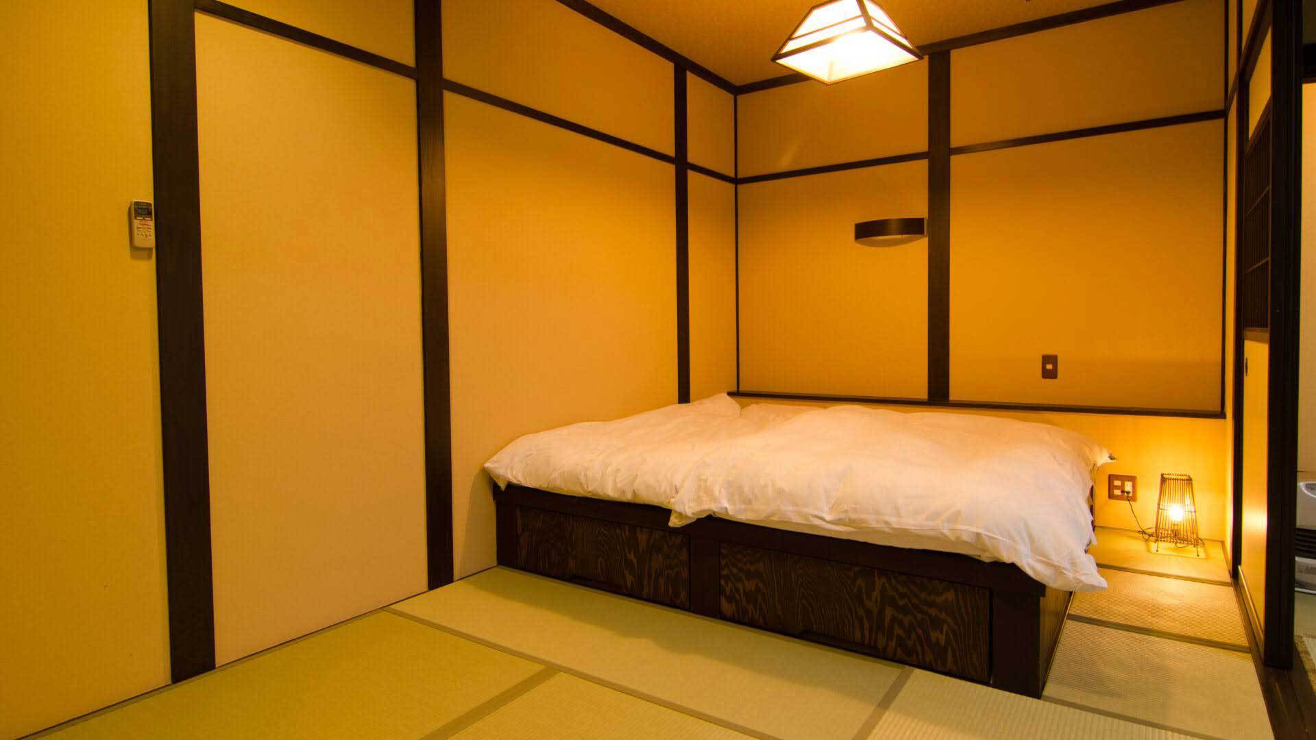 桃かほる 寝室