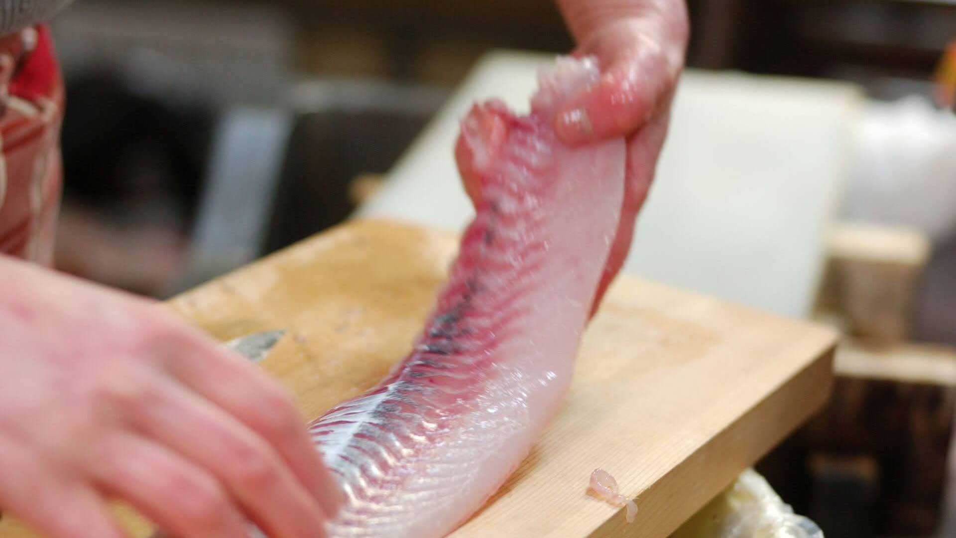 寺泊の地魚を女将がすべて手作りしています。