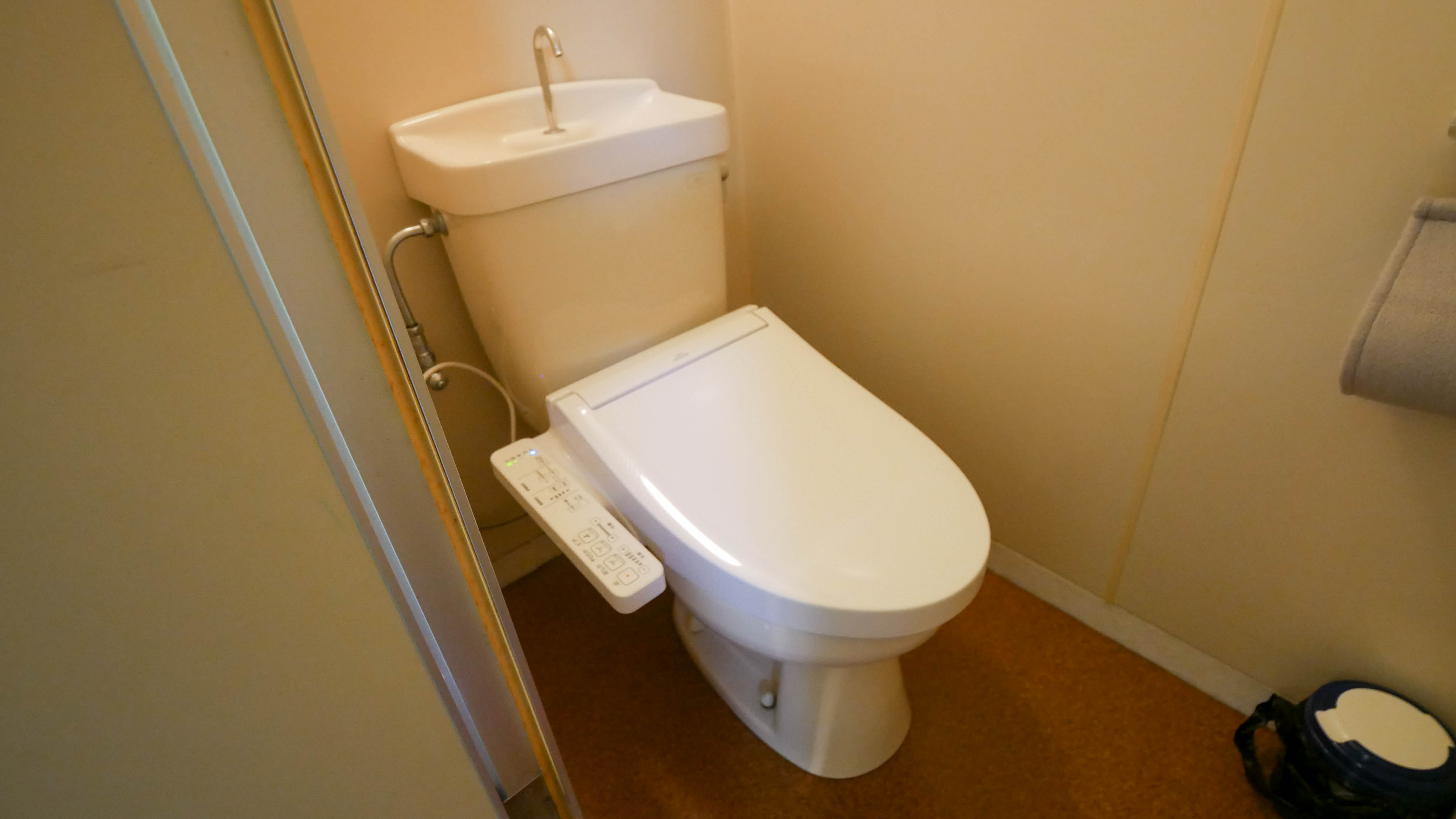 【和室10畳】トイレ