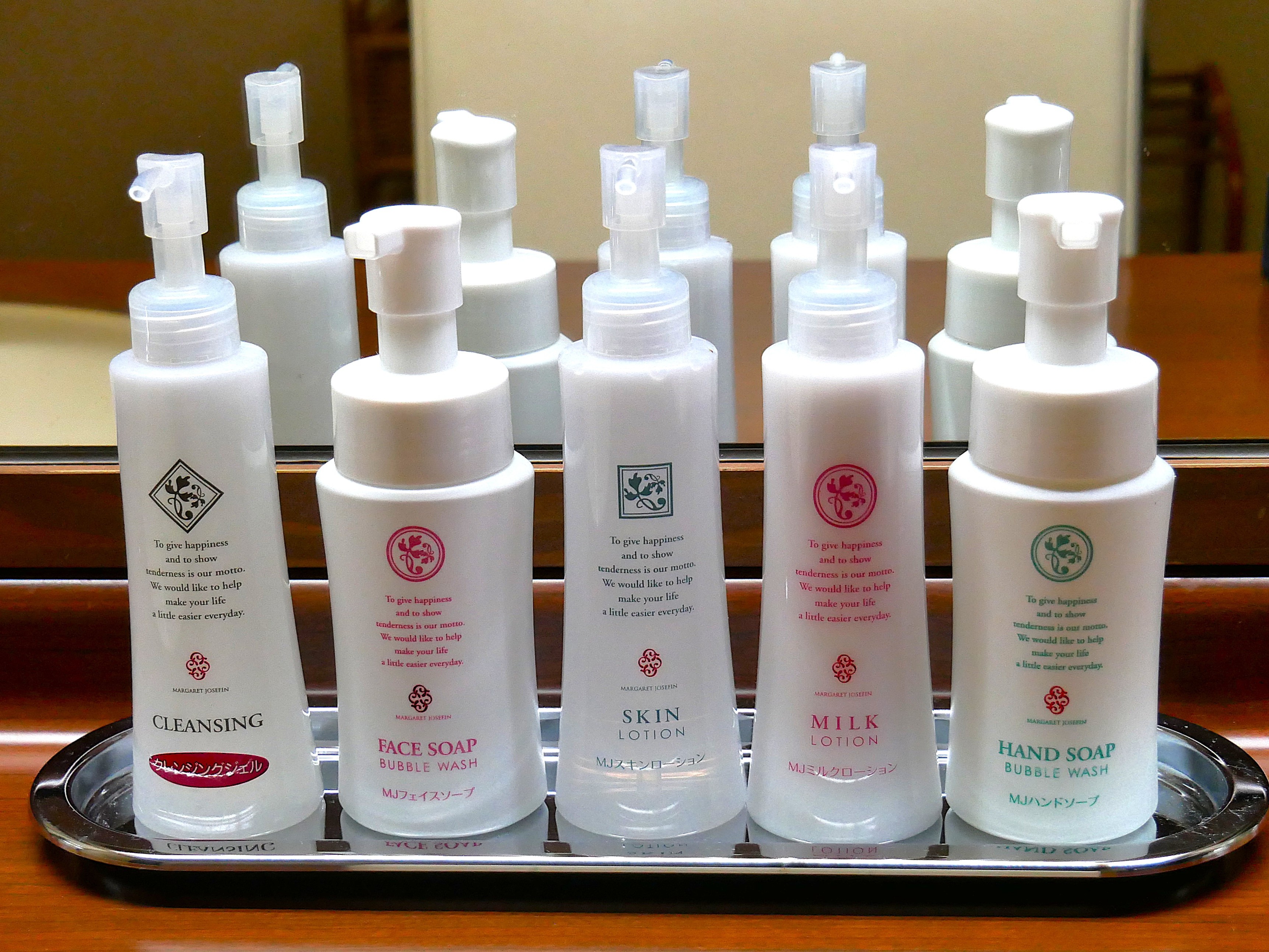 【のどか・桜桃】客室アメニティ（クレンジングジェル、フェイスソープ、化粧水、乳液、ソープ