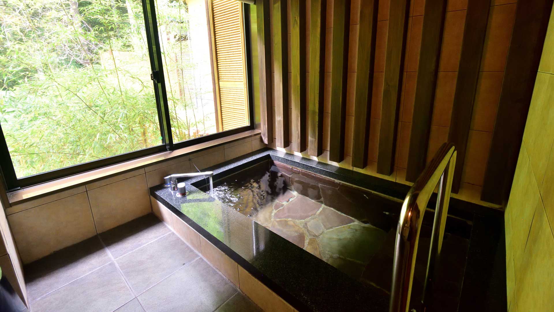 桃かほる 石造風呂