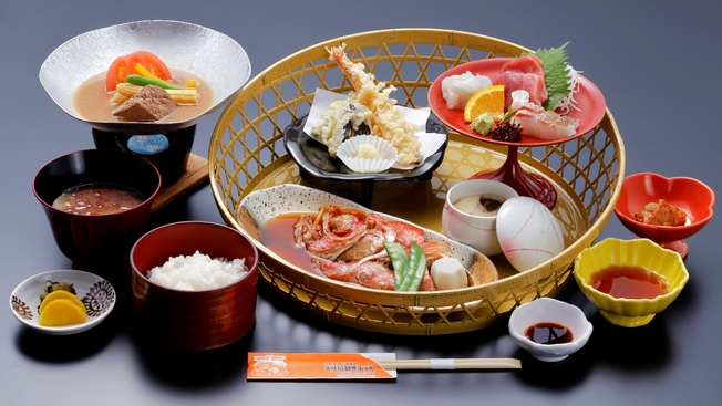 【日帰り／昼食】昼から温泉とお部屋で小旅行気分！和会席の昼食＆浴衣でゆったり過ごす癒しのひととき