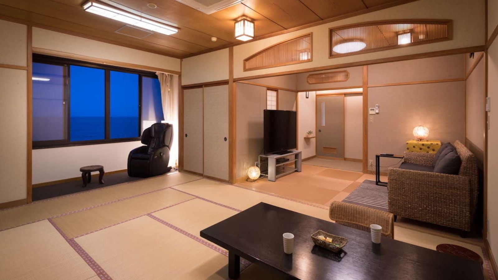 【11時レイトアウト特典付】シニア層に好評★太平洋一望のお風呂付【和室二間ひまわり】広々ゆったり滞在