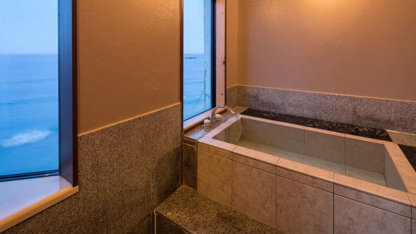 【11時レイトアウト特典付】カップル歓迎★海と湯を独り占め！太平洋一望の風呂付【和ツイン花月】ステイ