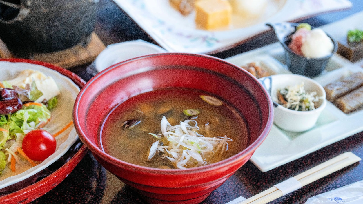 【朝食付プラン】６種のおかずパレットや「焼き魚」「しじみ味噌汁」など漁師町の朝ごはんで心も体も元気に
