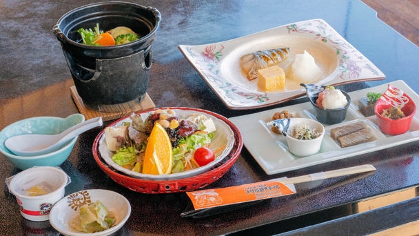 【朝食付プラン】６種のおかずパレットや「焼き魚」「しじみ味噌汁」など漁師町の朝ごはんで心も体も元気に