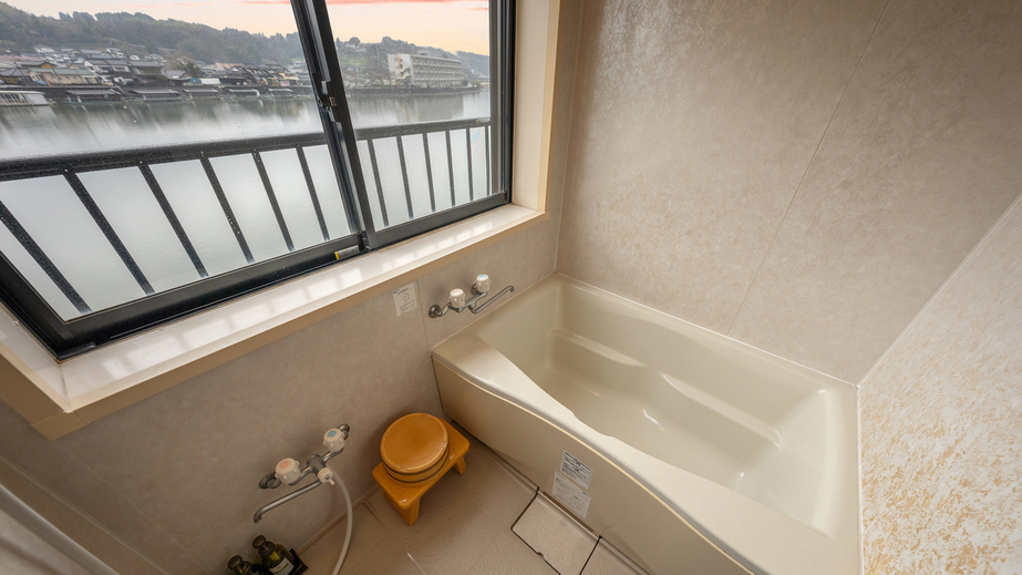 【和室12畳】お部屋のお風呂でも日田温泉を楽しめます