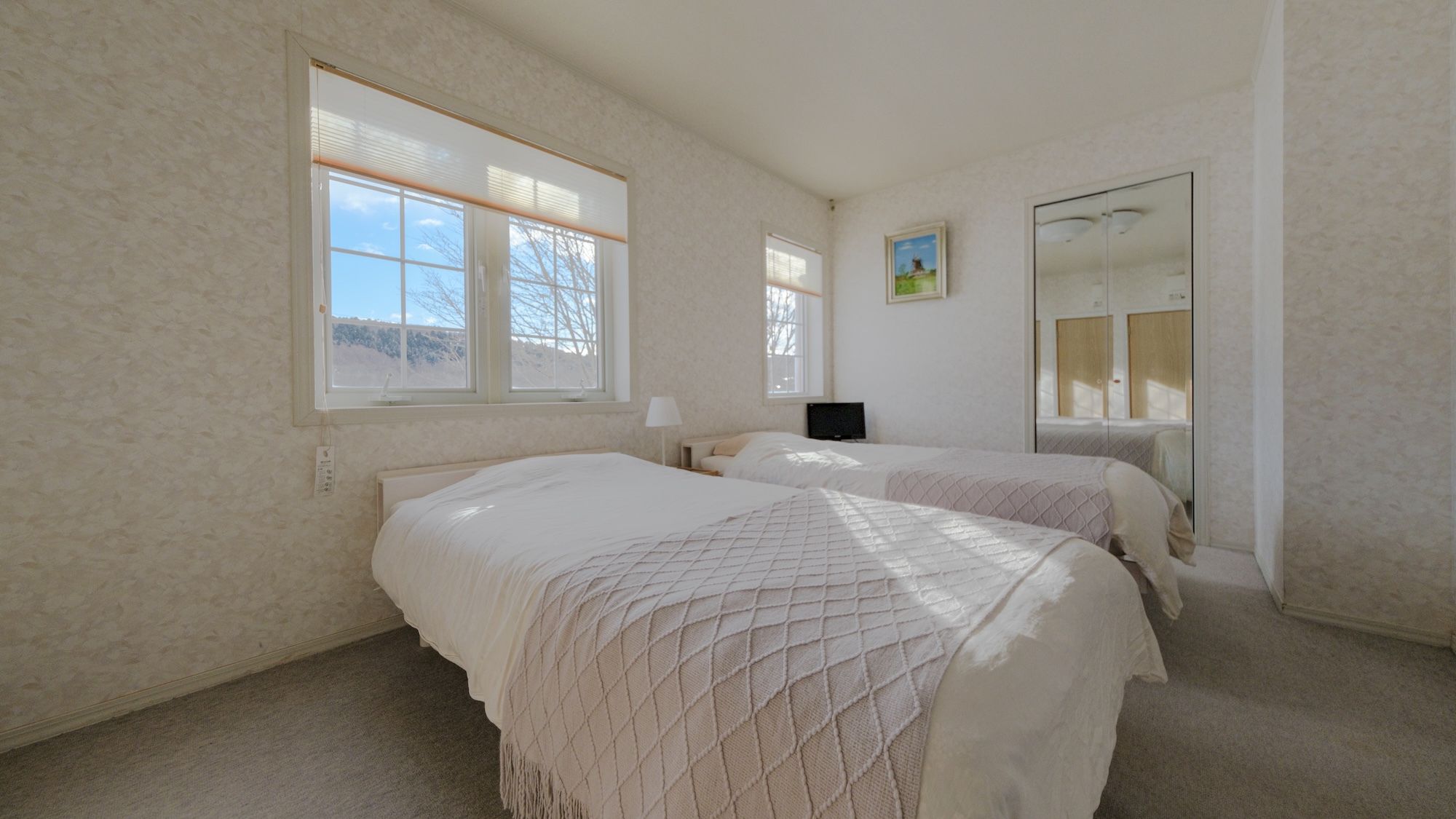 ツイン＋屋根裏部屋《３名布団》【バストイレ付】