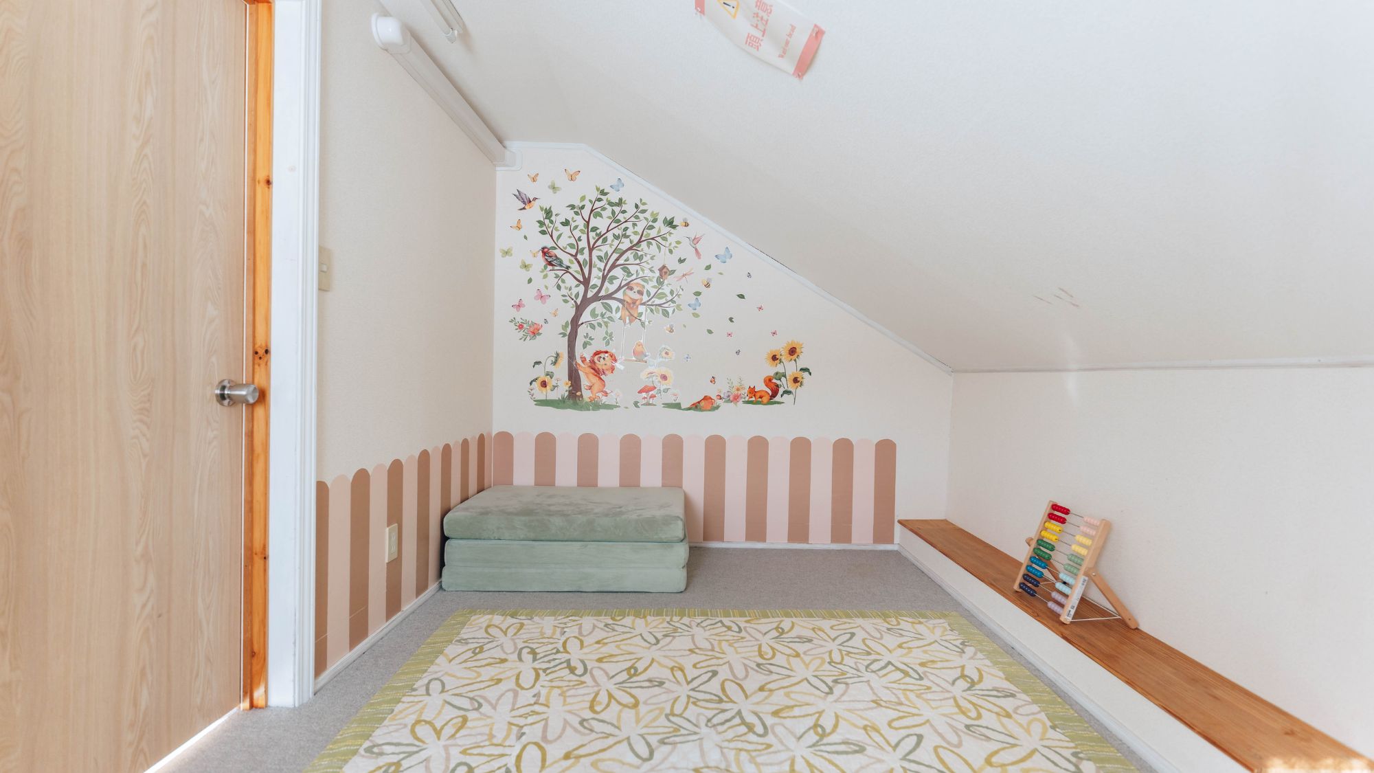 ツイン＋屋根裏部屋《３名布団》【バストイレ付】