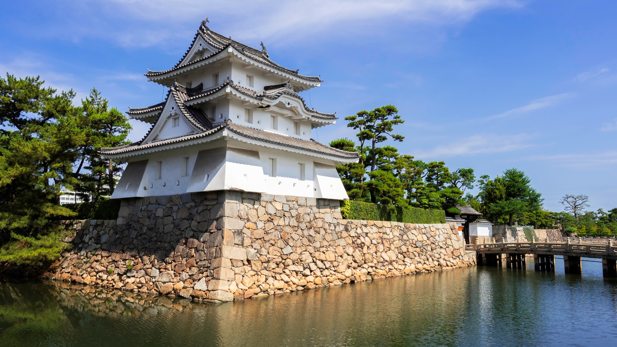 【当館から車で7分】日本でも珍しい海に面した水城の跡地「玉藻公園（高松城跡）」